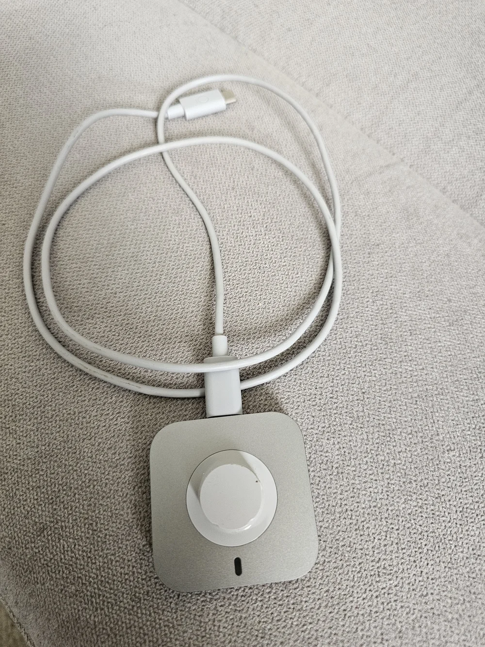 Oura Ring 4 smart ring charger for a size 9 ring